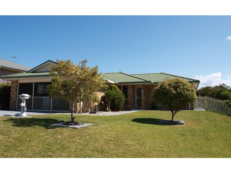 15 Abel Tasman Drive, Lake Cathie NSW 2445