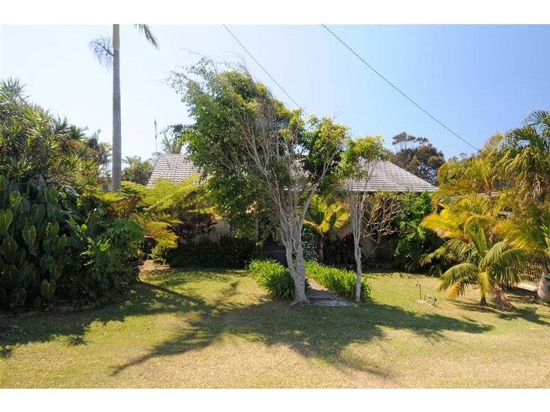 1622 Ocean Drive, Lake Cathie NSW 2445