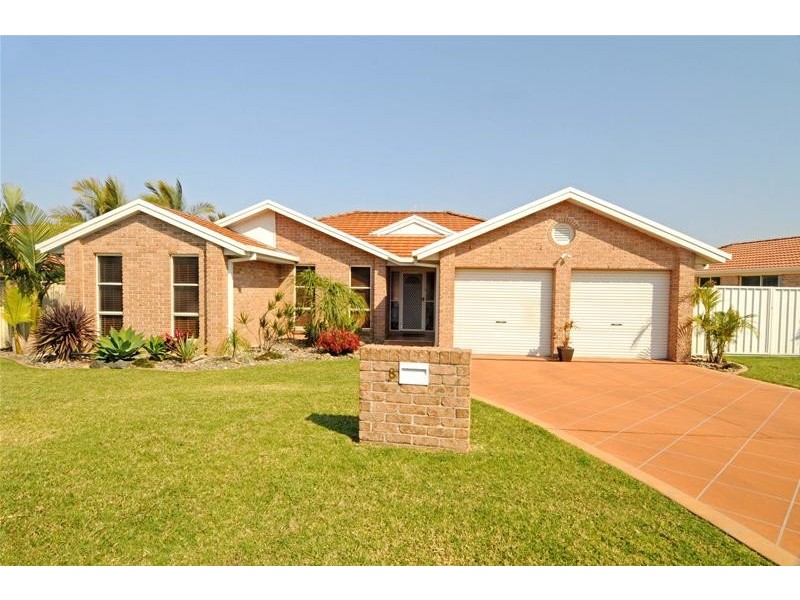 8 Solander Place, Lake Cathie NSW 2445