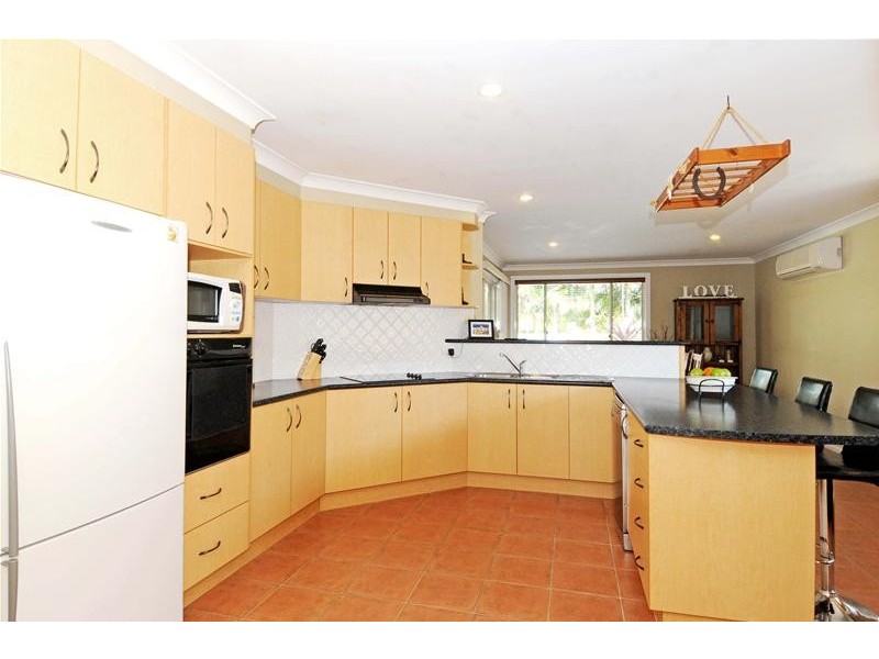 8 Solander Place, Lake Cathie NSW 2445