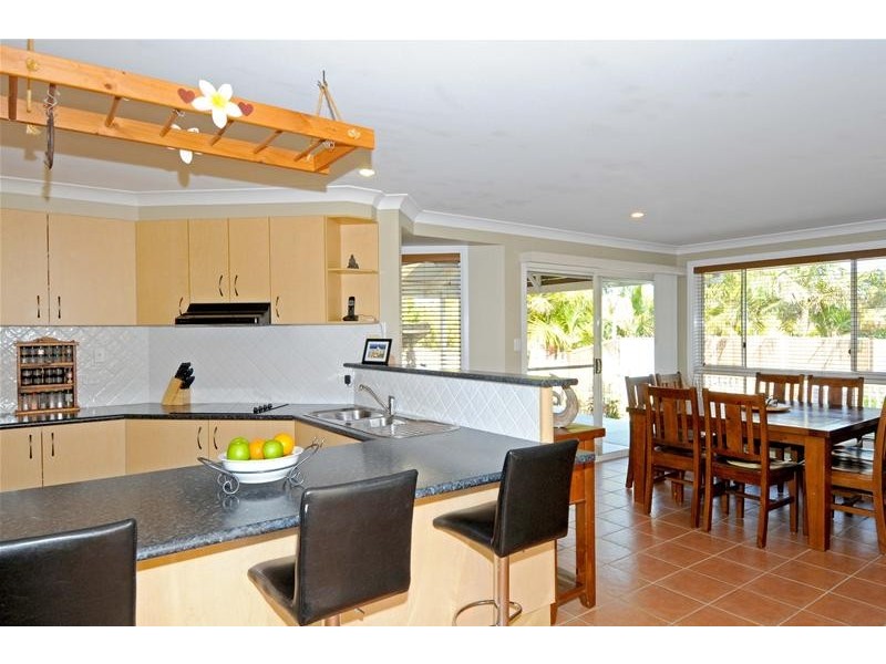 8 Solander Place, Lake Cathie NSW 2445