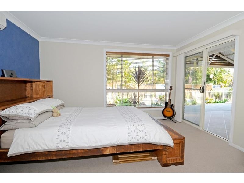 8 Solander Place, Lake Cathie NSW 2445