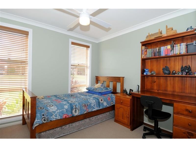 8 Solander Place, Lake Cathie NSW 2445