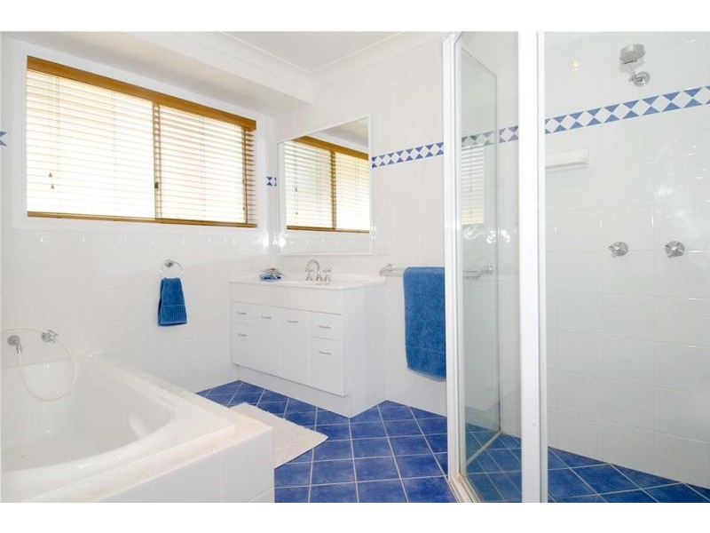 8 Solander Place, Lake Cathie NSW 2445