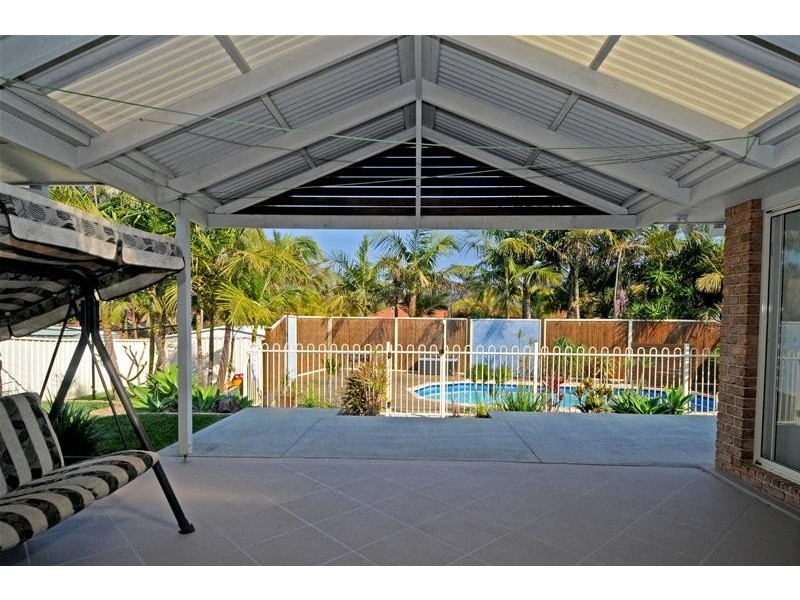 8 Solander Place, Lake Cathie NSW 2445