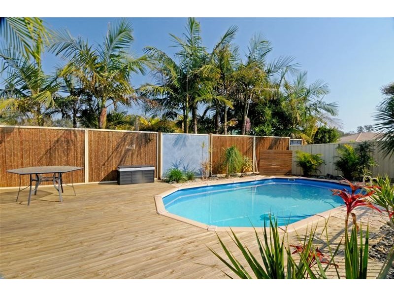 8 Solander Place, Lake Cathie NSW 2445