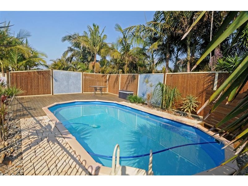 8 Solander Place, Lake Cathie NSW 2445