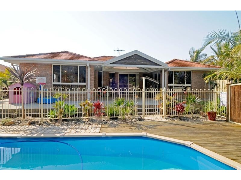 8 Solander Place, Lake Cathie NSW 2445
