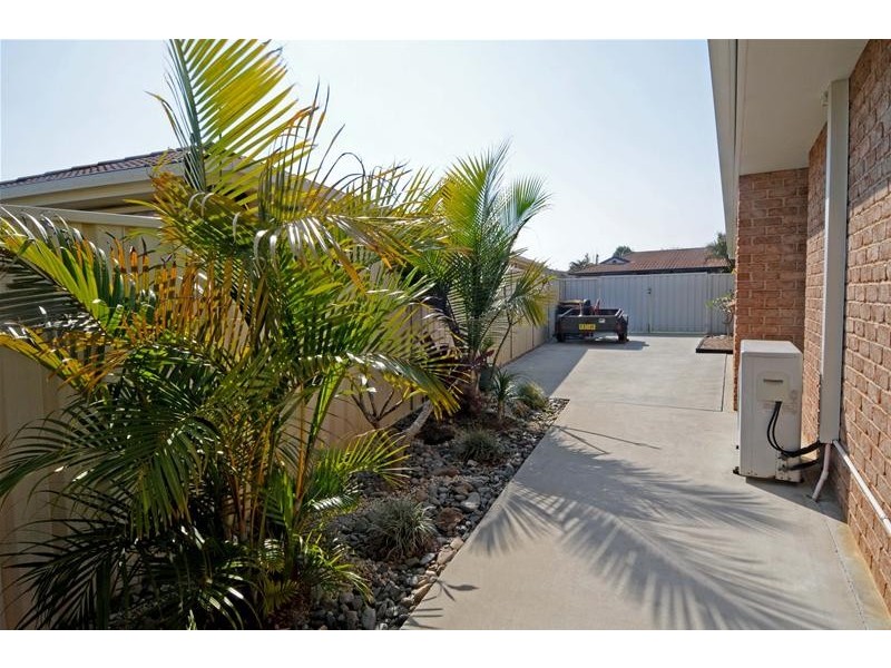 8 Solander Place, Lake Cathie NSW 2445