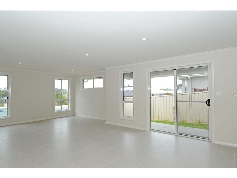 1/60 Fiona Crescent, Lake Cathie NSW 2445