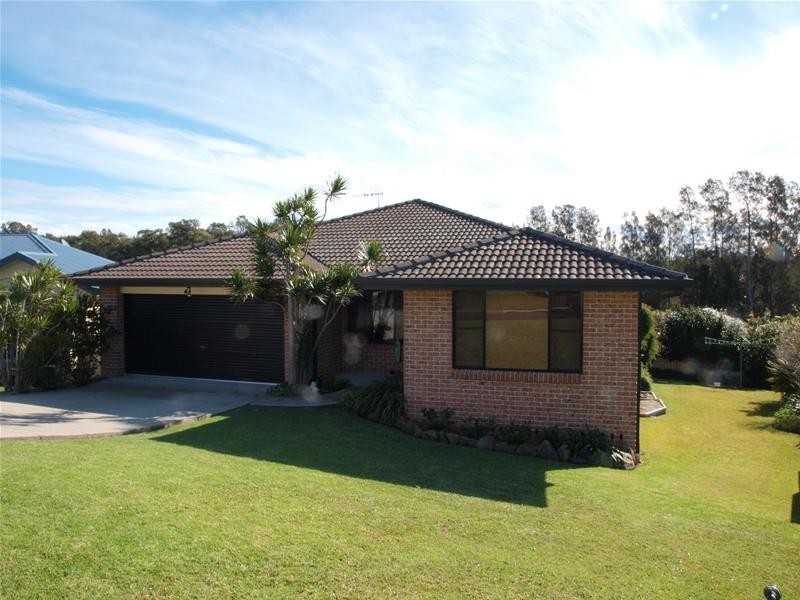 5 Dampier Court, Lake Cathie NSW 2445