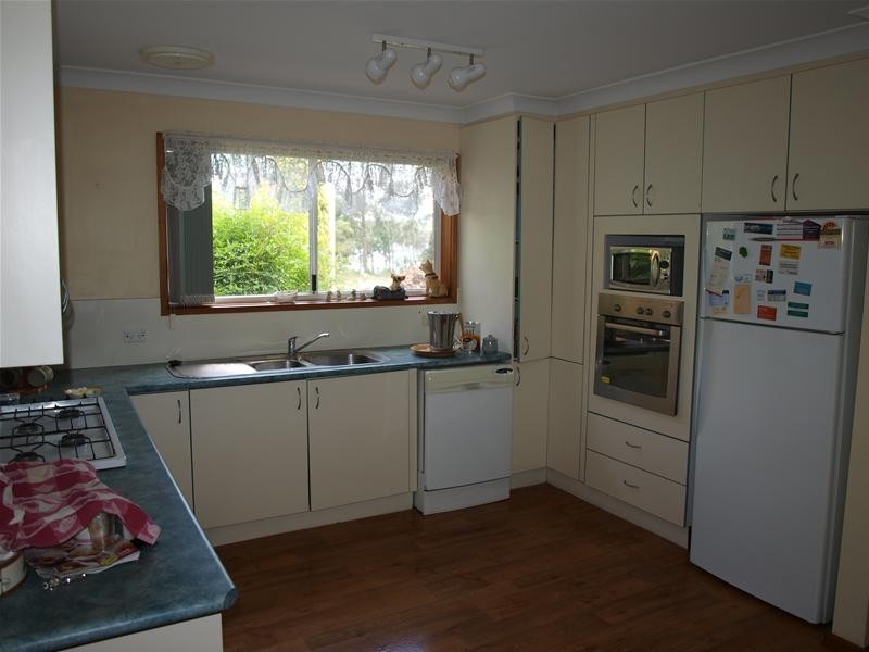 2 Tallong Drive, Lake Cathie NSW 2445