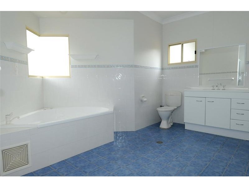 9 Lakeside Way, Lake Cathie NSW 2445