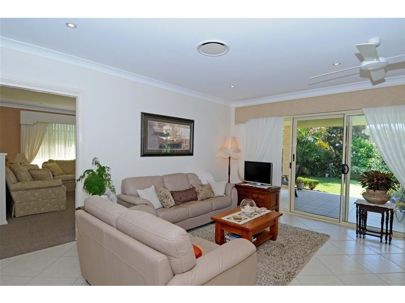 8 Whitby Place, Lake Cathie NSW 2445