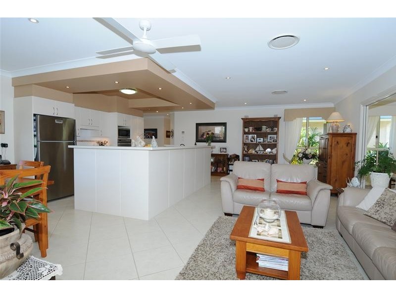 8 Whitby Place, Lake Cathie NSW 2445
