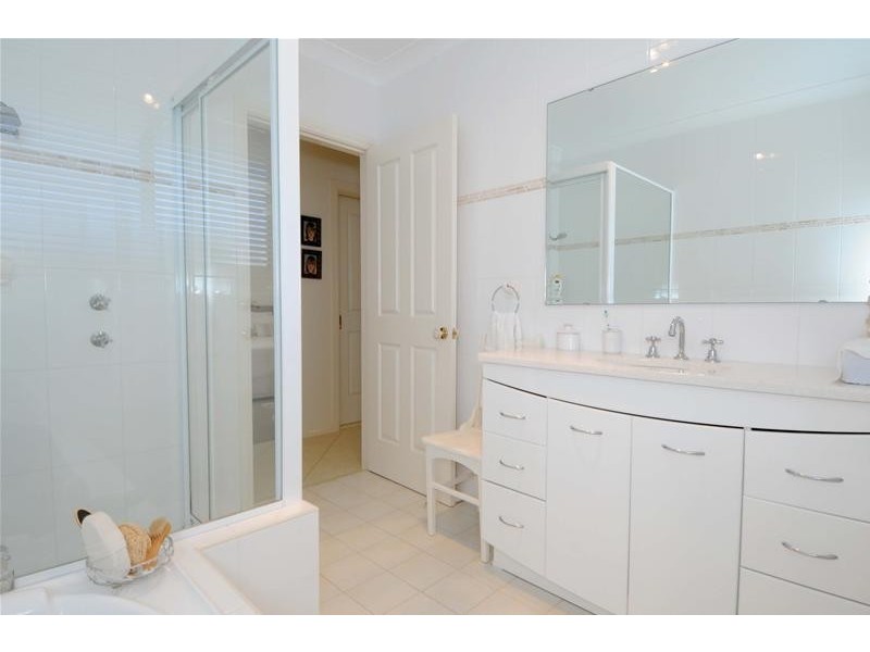 8 Whitby Place, Lake Cathie NSW 2445