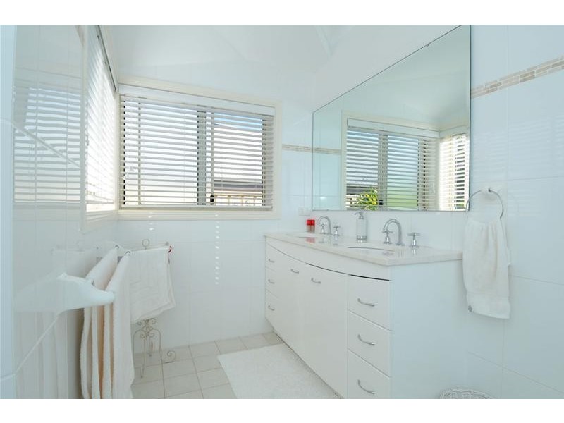 8 Whitby Place, Lake Cathie NSW 2445