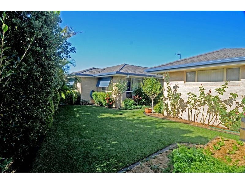 8 Whitby Place, Lake Cathie NSW 2445