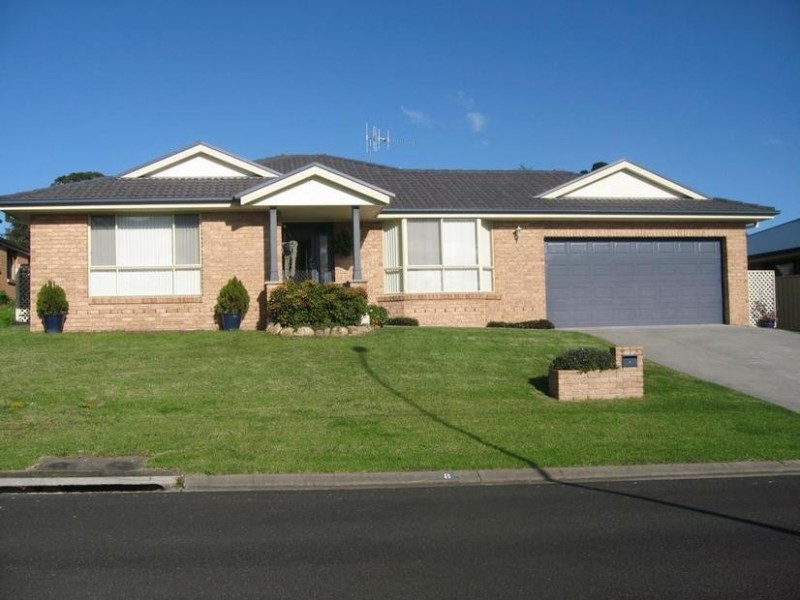 8 Dampier Court, Lake Cathie NSW 2445