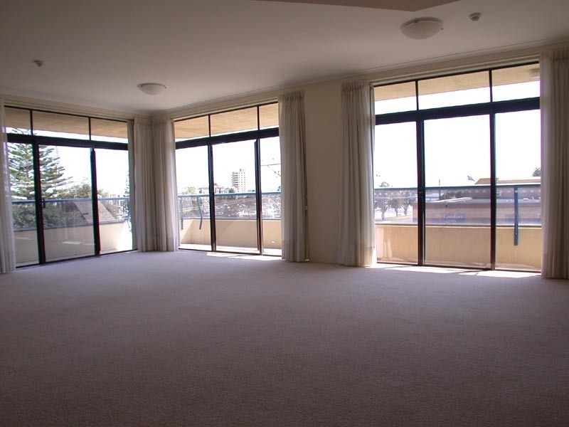 2/4 Adelphi Terrace, Glenelg North SA 5045