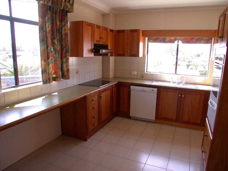 2/4 Adelphi Terrace, Glenelg North SA 5045