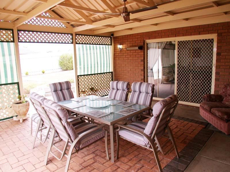 9 Deane Ave, Noarlunga Downs SA 5168