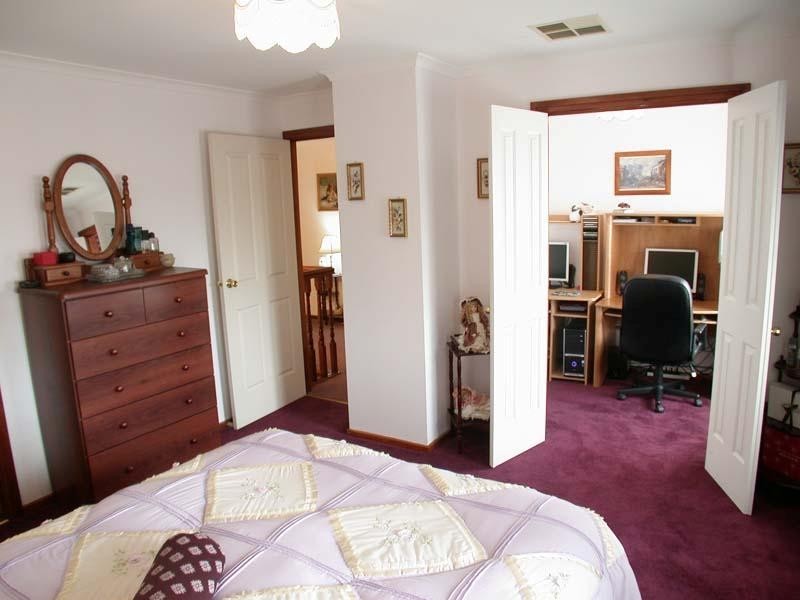 9 Deane Ave, Noarlunga Downs SA 5168