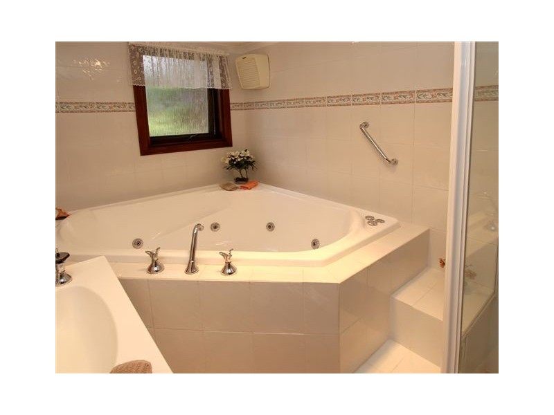 25 Sandow Crescent, Coromandel Valley SA 5051