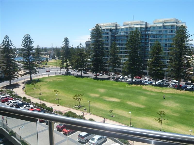 504/16 Holdfast Promenade, Glenelg SA 5045