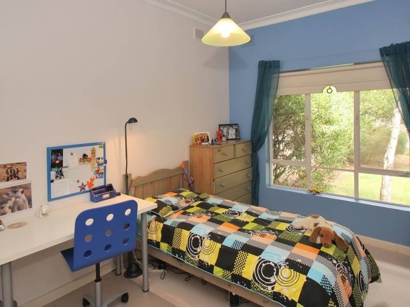 33 Lamington Ave, Seacliff Park SA 5049