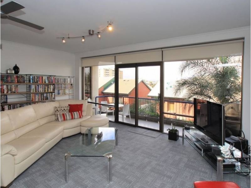 17/9-11 South Esplanade (Barquentine), Glenelg SA 5045