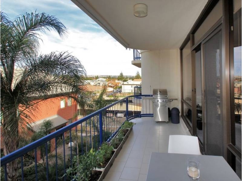 17/9-11 South Esplanade (Barquentine), Glenelg SA 5045