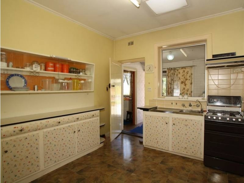 18 Gunnawarra Ave, Camden Park SA 5038