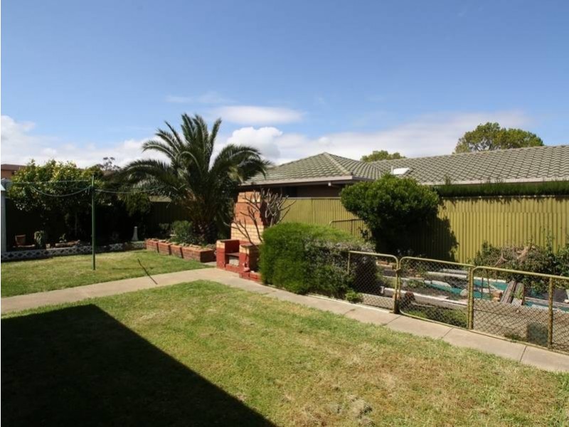 18 Gunnawarra Ave, Camden Park SA 5038