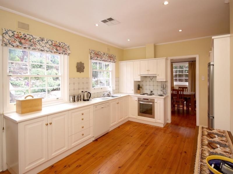 10 Upper Sturt Road, Belair SA 5052