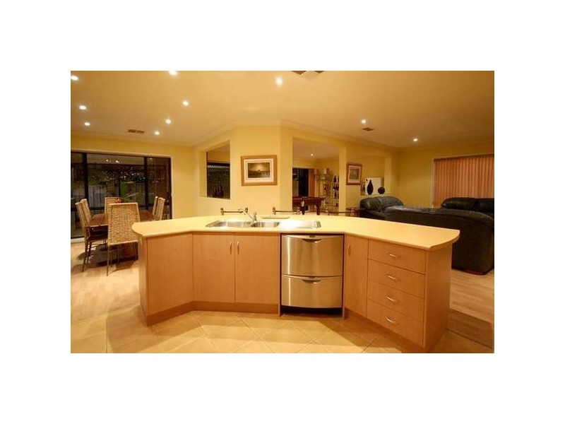 10 Brampton Court, Hallett Cove SA 5158