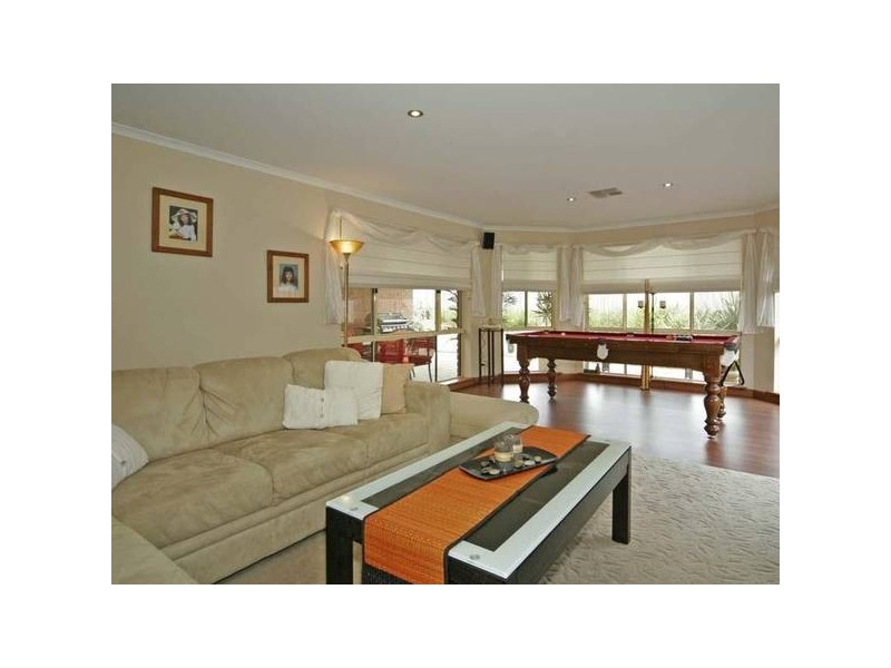 12 Brampton Court, Hallett Cove SA 5158