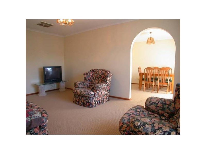 8 Eloise Court, Woodcroft SA 5162