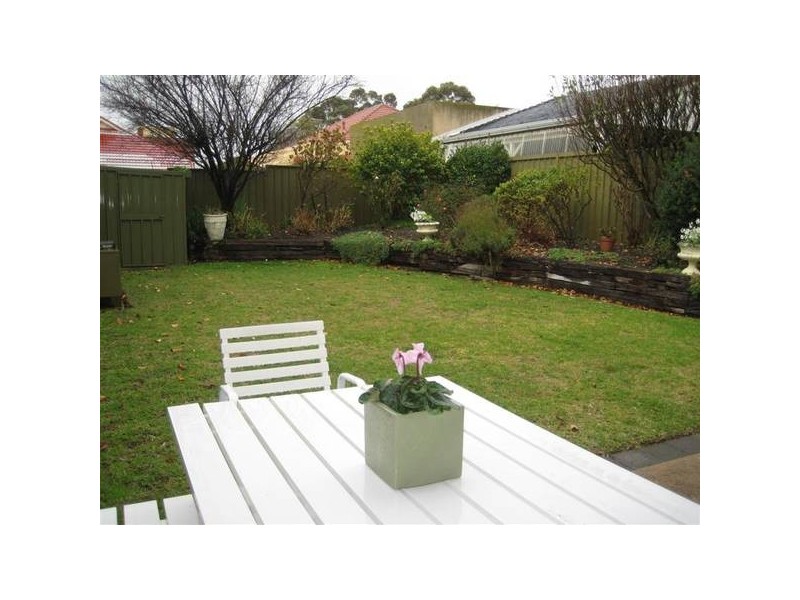 5a Giles Avenue, Glenelg SA 5045