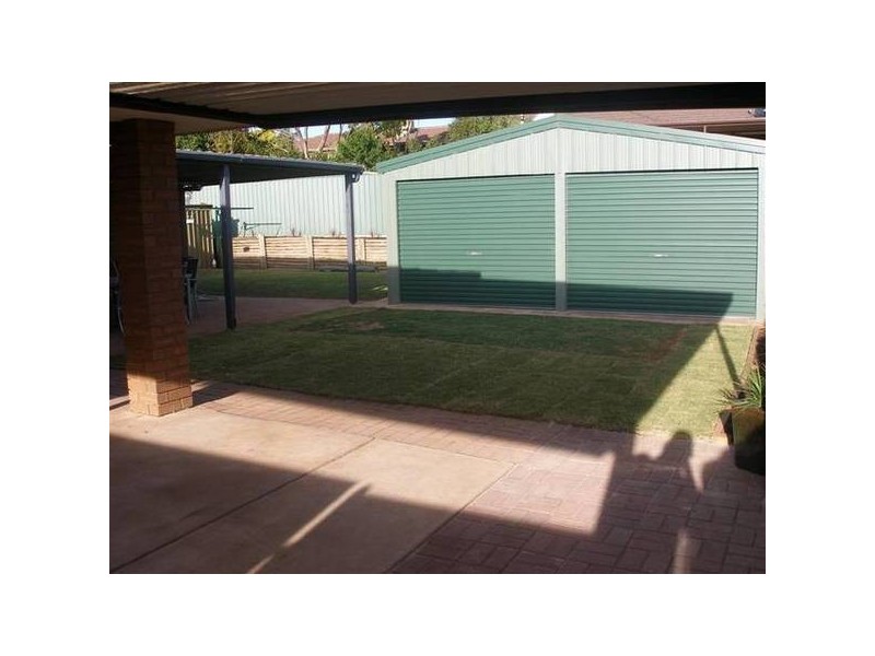 6 Rosemont Avenue, Woodcroft SA 5162