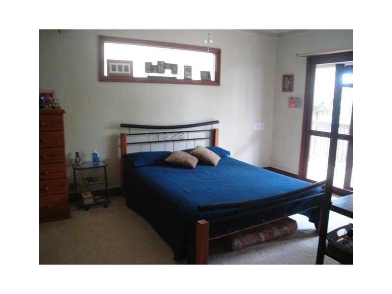 Gaven QLD 4211