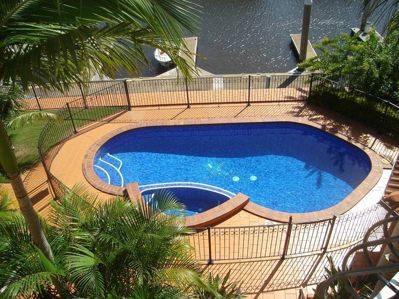 12 Canal Avenue, Runaway Bay QLD 4216