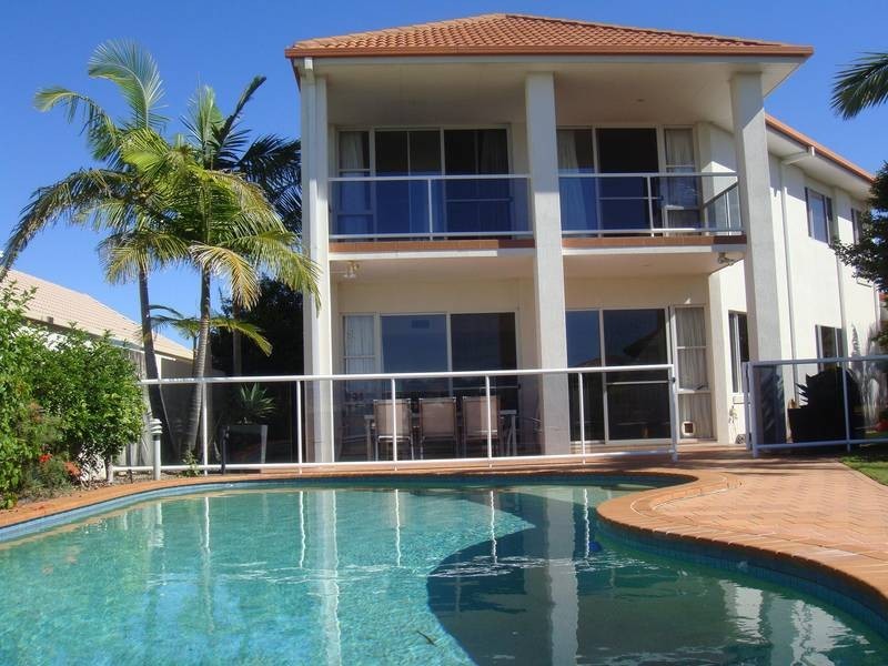 3 Midnight Ct, Runaway Bay QLD 4216