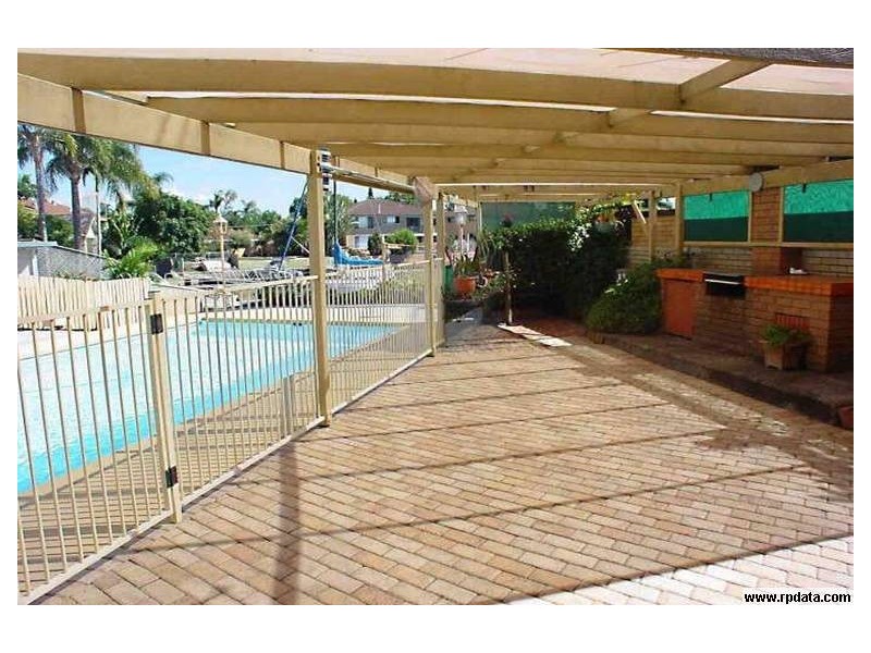 2 Bulolo Av, Runaway Bay QLD 4216