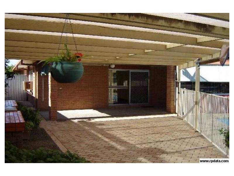 2 Bulolo Av, Runaway Bay QLD 4216