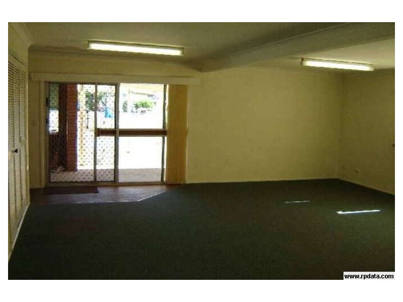 2 Bulolo Av, Runaway Bay QLD 4216