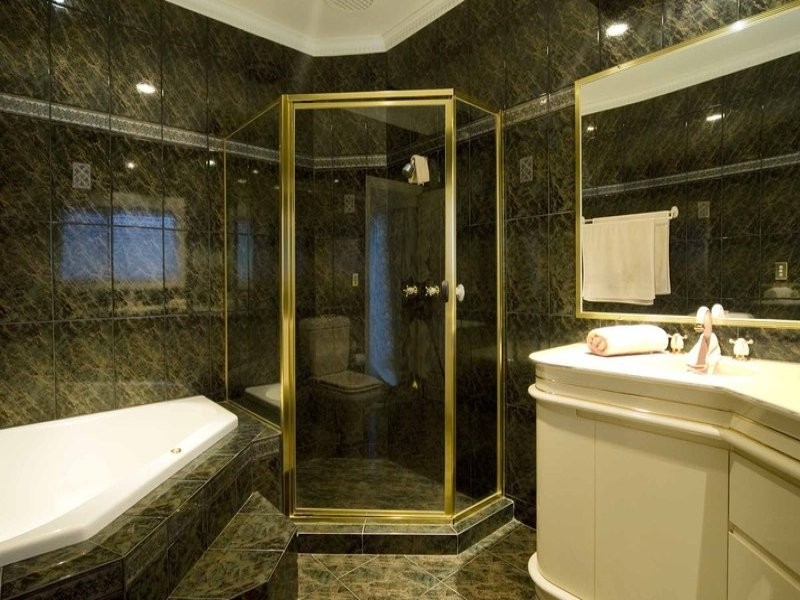 51 Nirvana Ct, Runaway Bay QLD 4216