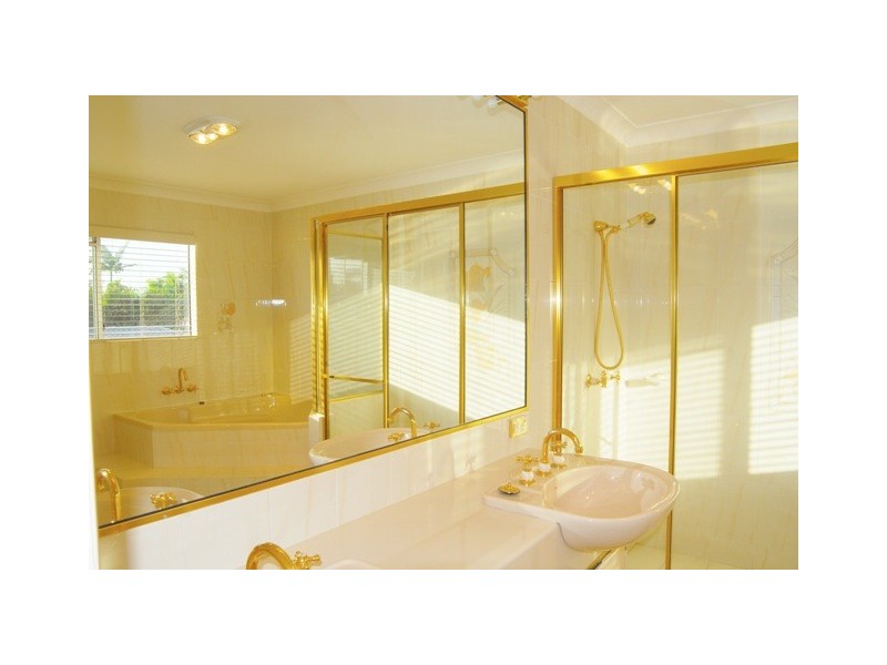 131 Morala Ave, Runaway Bay QLD 4216