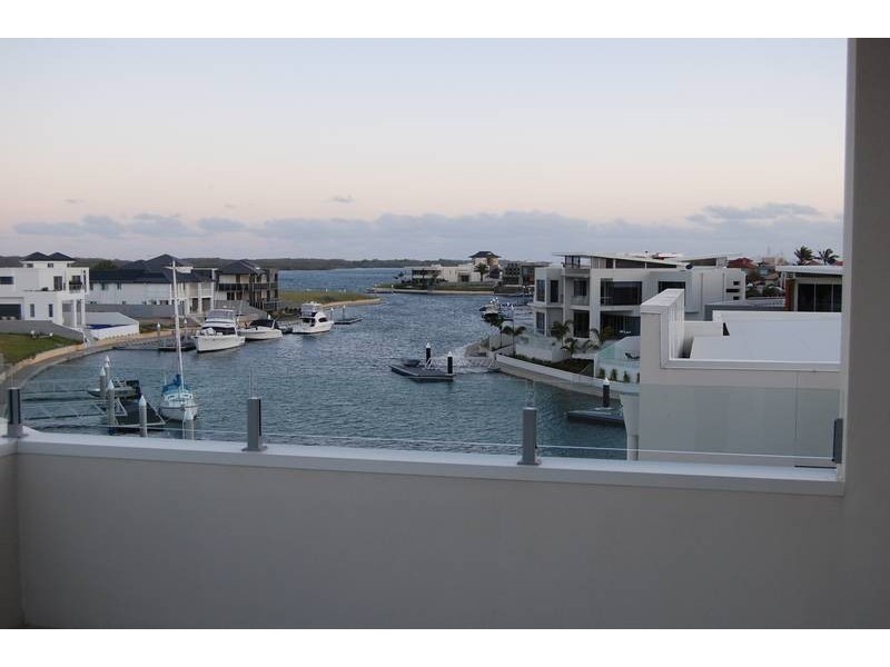 Sovereign Islands QLD 4216