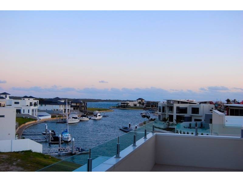 Sovereign Islands QLD 4216